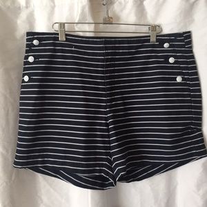 Tommy Hilfiger sz 12 nautical navy and white short🏖